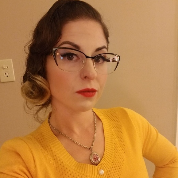 Meet your Posher, Mikaila - Picture 4 of 4